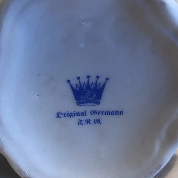 Vintage Germany Dresden Lace Porcelain Figurine - Picture 9 of 12